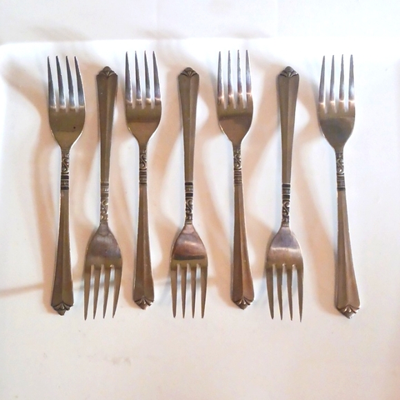 48 pieces of Vintage Oneida Orleans pattern silverware - Picture 7 of 16